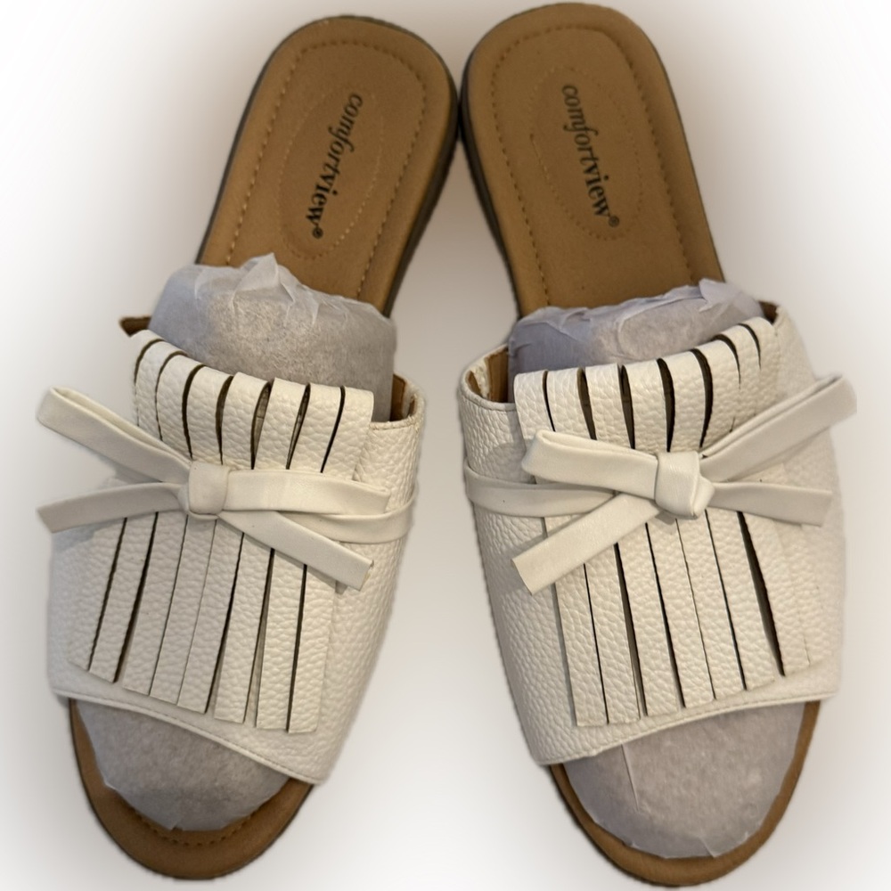 Cream Slip-On Shoes with rubber sole by comfortview size 10W NEW